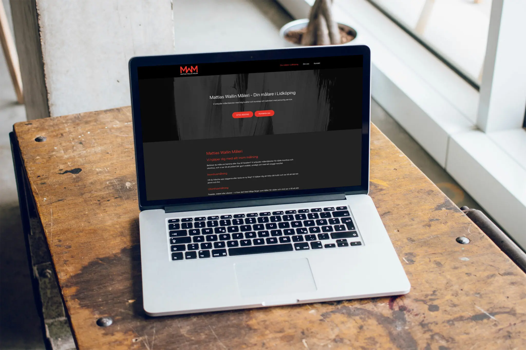 MacBook-Pro-on-Table-2048×1365