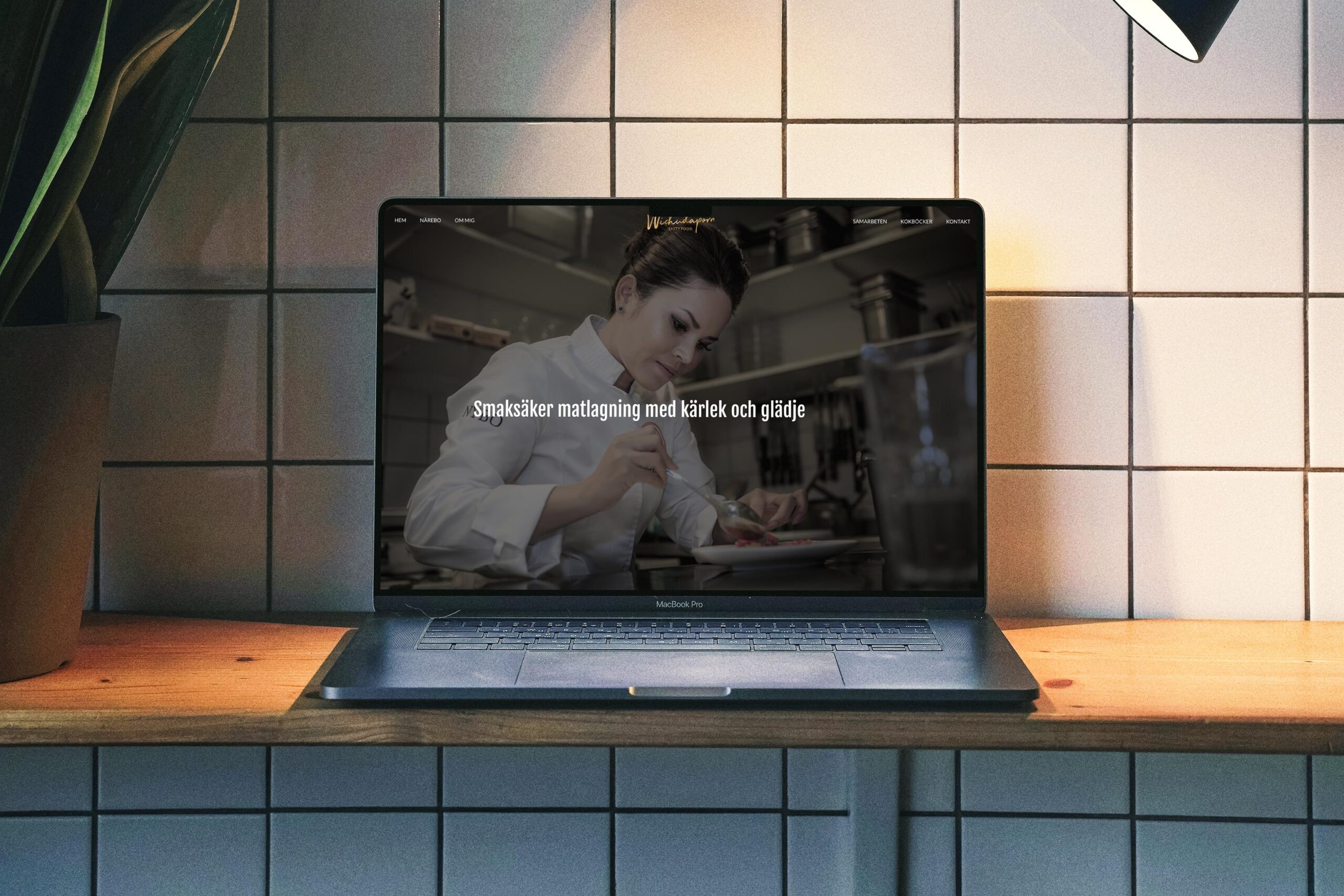 Wichudaporm-case-MacBook-16-Pro-vitt-kakel Wichudaporn