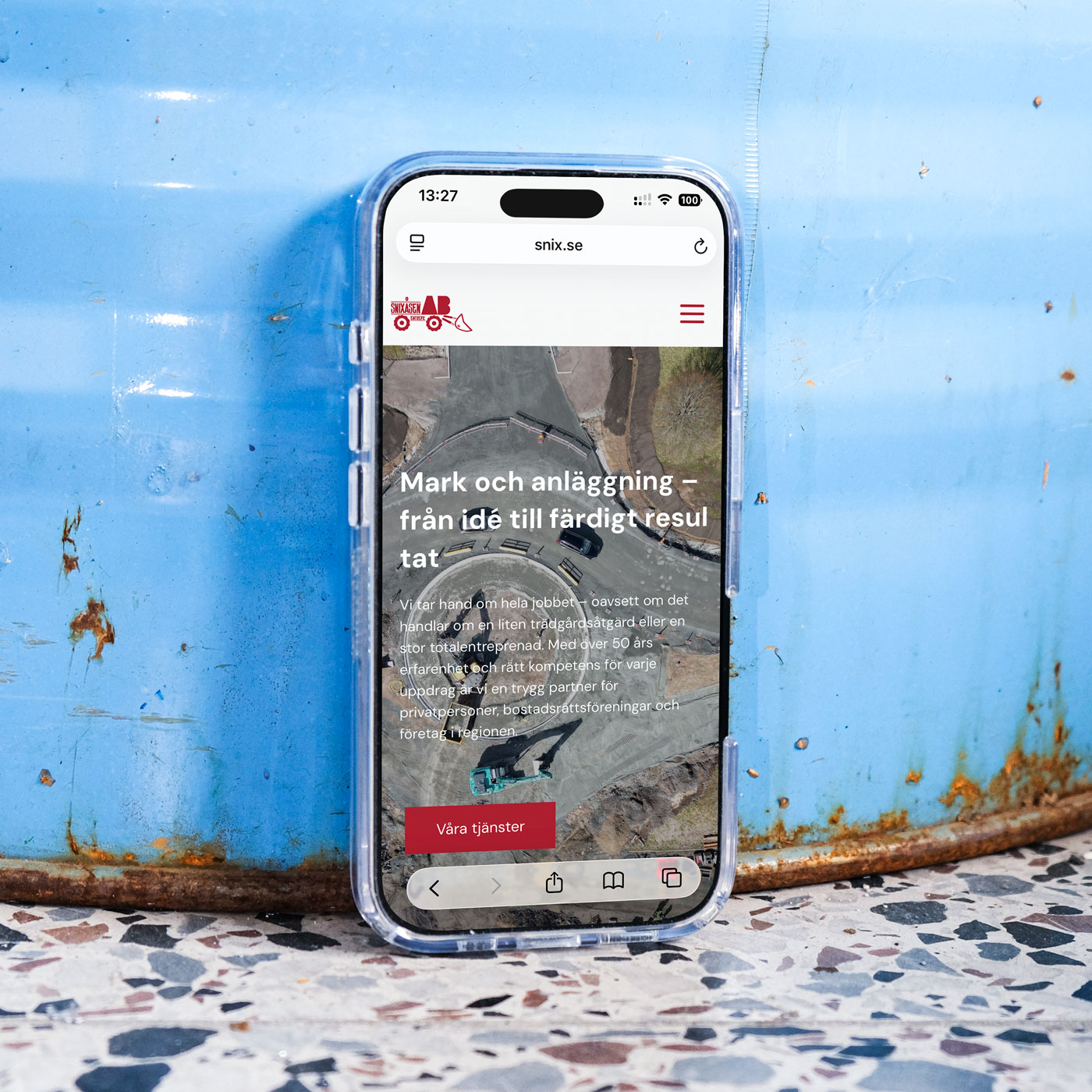 Snixåsens-Entreprenad-hemsida-iPhone iPhone 16 visar en hemsida